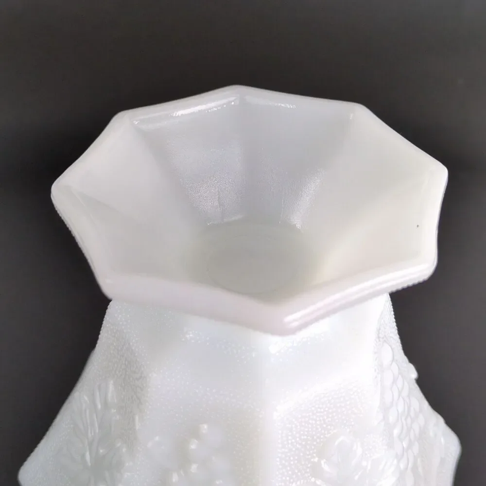 Vtg Anchor Hocking Grapes & Leaves Milk Glass Pedestal Candy Dish & Lid Stippled